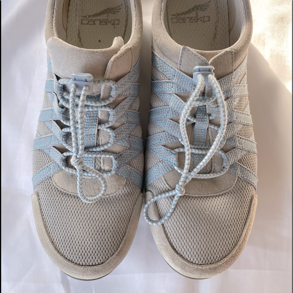 DANSKIN sneakers size 41 (9.5) incredibly comfortable!  Leather uppers.